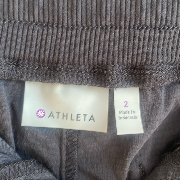 Athleta Casual black short w/ cuff - Picture 2 of 6